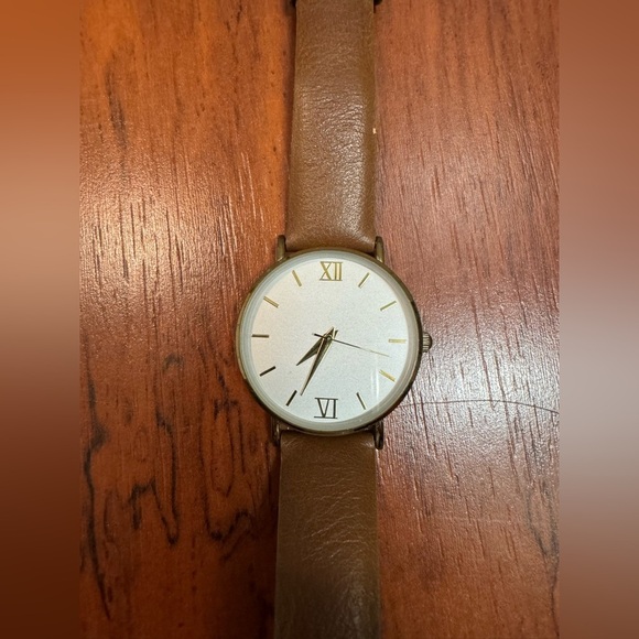 Brown faux Leather Strap Watch - Picture 2 of 4